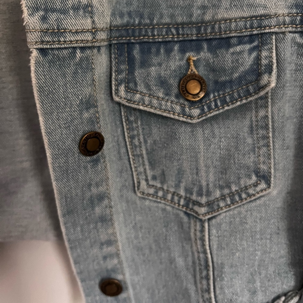 Cropped Jean Jacket - Picture 4 of 6